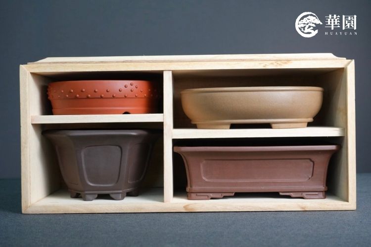 四款ASPAC紀念盆套組展示，包含方形、圓形與六角形紫砂盆