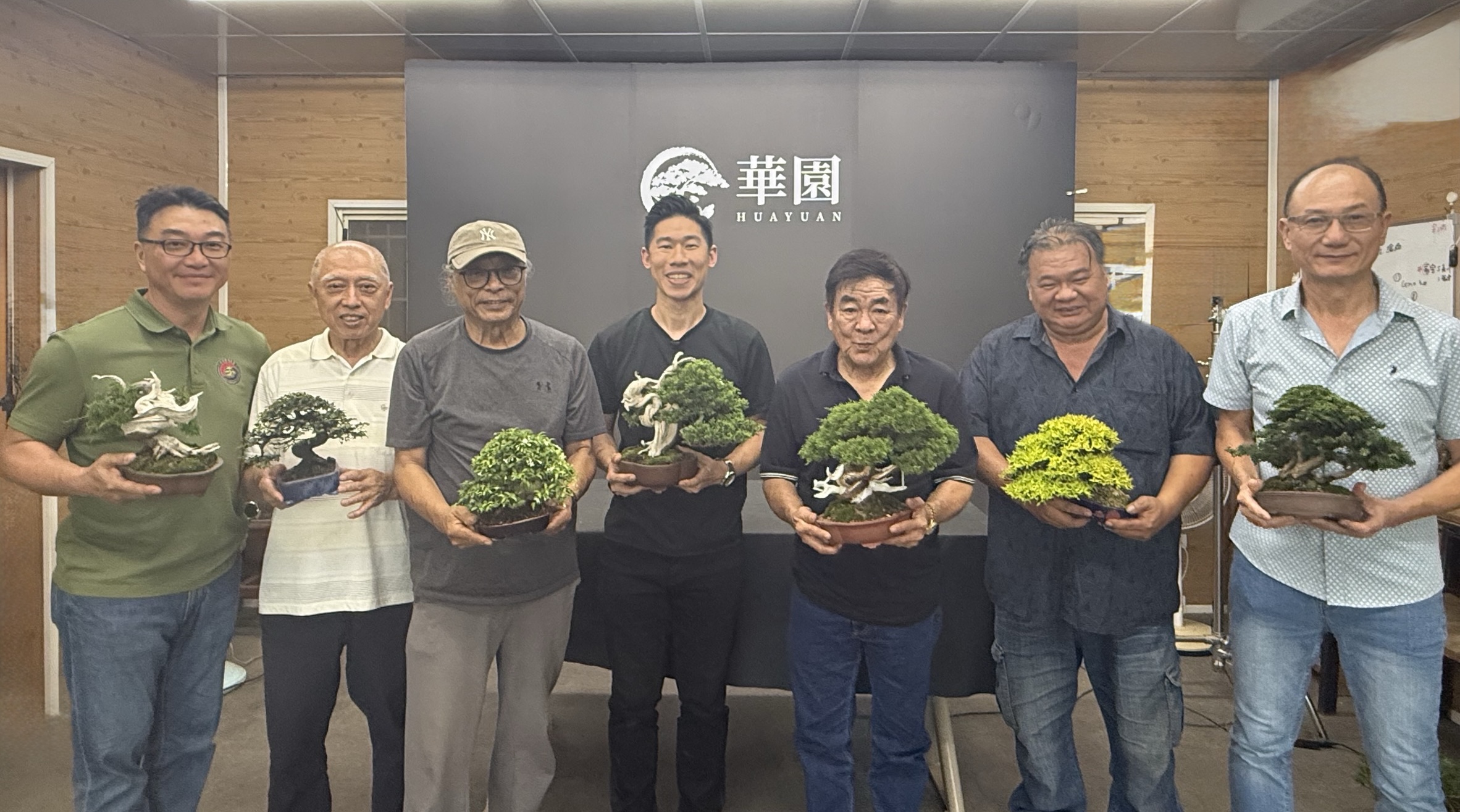 華園盆栽致力於推廣台灣與國際的盆栽美學交流，邀請樹友一同參與國際盛會。